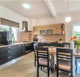 6 bedroom villa with pool near Sveti Lovrec and Poreč, sleeps 12